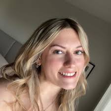 What tips and tricks can help manage a 2-year-old cat's asthma?