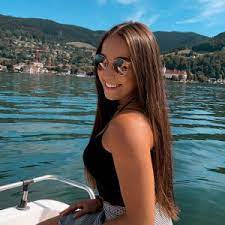 Observing her physique, jade has a decent height of 5 feet 2 inches tall and bodyweight of 67 kg, according to her wiki page. Jade Carey Height How Tall Is Jade Carey