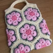 This amazing flower hexagon is a great base for many projects, like blankets, pillows, bed spreads, wraps, coaster, etc. 24 Crochet Hexagon Bags Ideas Crochet Hexagon Crochet Crochet Bag