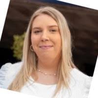 Carolyn Markowski's Instagram, Twitter & Facebook