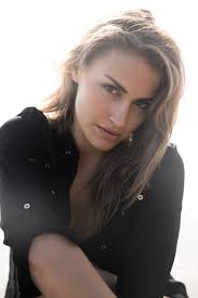 Holly Madge's Instagram, Twitter & Facebook