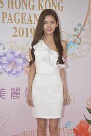 港姐覆試竟然三位佳麗撞衫斜膊荷葉邊連身短裙點解咁熱門？ | UPower