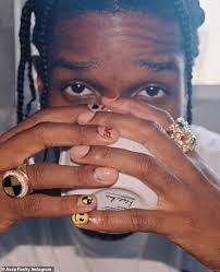 быть можно дельным человеком и думать о красе ногтей Asap Rocky Shows Off Manicures As He Urges Men To Embrace Nail Art Mens Nails Asap Rocky Pretty Flacko