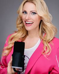 Okay IG friends….I need your help picking which Headshot for my new ERA?  The theme of my rebrand is: Lorraine Toth