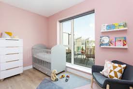 New dekoration ideen babyzimmer gestalten madchen. 75 Babyzimmer Mit Rosa Wandfarbe Und Laminat Ideen Bilder Marz 2021 Houzz De