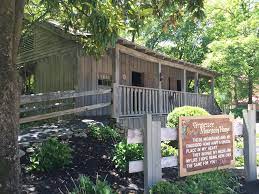 Where does dolly parton live? How Dolly Parton S Childhood Home Became The Dollywood Empire Curbed