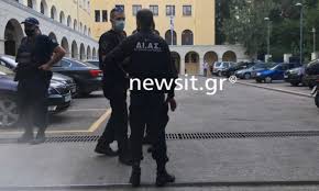 Πρωτοφανής είναι η χθεσινή επίθεση με βιτριόλι που σημειώθηκε στη μονή πετράκη εις βάρος των παρευρισκομένων από τον 37χρονο δράστη ιερέα. C Uabsopkabaqm