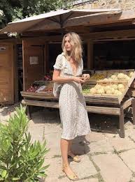 7 Chic Ways To Dress Like A French Women How To Style Your Clothing To Achieve The Classic Parisian C Dress Like A Parisian Parisian Style Parisian Chic Style