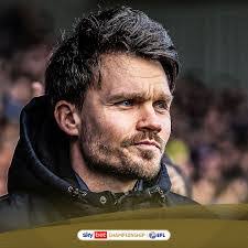 Karen Crooks's Instagram, Twitter & Facebook