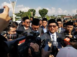 Ahmad faizal bin azumu is a malaysian politician who served as the 12th and 13th menteri besar of perak from may 2018 to his resignation and. Ahmad Faizal Letak Jawatan Mb Perak