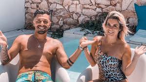 Carla j moreau, carla rousseau, carla cox. Carla Moreau Et Kevin Guedj Lmvsmonde5 Ils Recoivent Le Soutien Des Internautes Nextplz