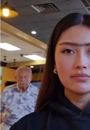 Sayraŝar Bilbiller Ким Айтя