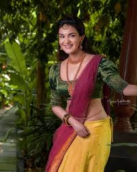See more ideas about half saree, half saree designs, saree. Honey Rose Showing Navel In Half Saree Photos Hd Images Pictures Stills First Look Posters Of Honey Rose Showing Navel In Half Saree Movie Mallurepost Com