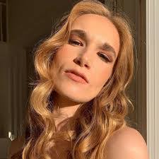 Sophie Wray's Instagram, Twitter & Facebook