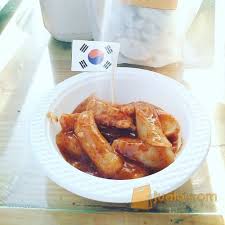 Make sure that all the rice cake is soaked in the sauce. Tteokbokki Instant Kue Beras Korea Asli Kab Garut Jualo