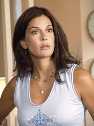 Susan portait toujours un débardeur. : r/DesperateHousewives