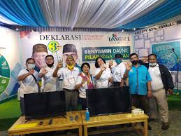 Tentu saja benyamin juga menciptakan berbagai lagu yang merupakan cerminan kondisi sosial pada jamannya, mulai dari urusan kemiskinan sampai lingkugan. Ketua Umum Siap Tangsel Enny Sri Handajani Selamat Kepada Benyamin Pilar Teropongreformasi Com