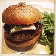 Burger De Boeuf Au Pesto De Roquette Un Delice Recette Cuisine Recettes Hamburgers