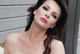 Miriana Trevisan una bomba sexy, stesa a letto fa sognare i follower - FOTO  - Yeslife