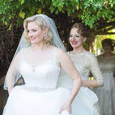 Gorgeous Ways To Wear Your Hair Down For Your Wedding Short Wedding Hair Wedding Hairstyles With Veil Short Hair Bride