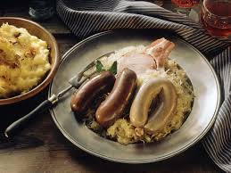 Blut Und Leberwurst Auf Sauerkraut Rezept Rezepte Wurstchen Sauerkraut