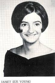 Lora Quinn's Instagram, Twitter & Facebook