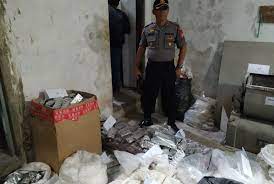 Check spelling or type a new query. Kronologi Penggerebekan Pabrik Pil Pcc Di Tasikmalaya Republika Online