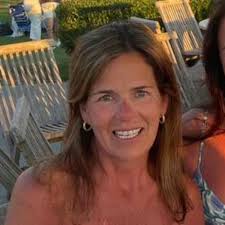 Do hotels offer discounted rates for family members attending graduations?