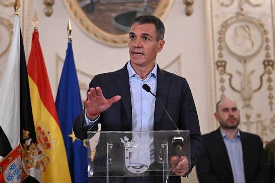 🇪🇸 PEDRO SÁNCHEZ VIAJA A CEUTA TRAS LA CRISIS MIGRATORIA EN LA FRONTERA  El presidente del Gobierno de España, Pedro Sánchez, llegó a Ceuta para  atender la crisis migratoria registrada en la