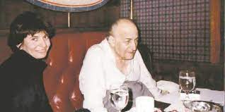 Νίκος γκάτσος, ένας από τους κορυφαίους στιχουργούς στην ιστορία της ελλάδας. O Nikos Gkatsos Poy Agaphsan Sto Xarbarnt E8nos