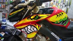 Modif striping yamaha new vixion black transformers bumble bee via motoblast.org. Yamaha Vixion Nvl Baby Shark Pasang Striping Susah Youtube
