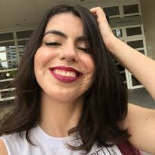 Laura Mello's Instagram, Twitter & Facebook