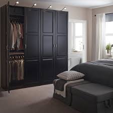 C'est pourquoi une fixation de sécurité est. Grande Armoire Sombre Ikea Armoire En Bois Grande Armoire Mobilier De Salon