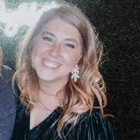 Elizabeth Kinser's Instagram, Twitter & Facebook