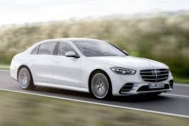 It attempts to improve on the outgoing model by offering more style, more luxury, more space, and even more technology. Neuer Mercedes S Klasse 2021 Preis Datenblatt Technische Daten