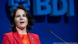 Baerbock could replace angela merkel as germany's chancellor. Greens Chancellor Candidate Annalena Baerbock Faces Industry Leaders Business Economy And Finance News From A German Perspective Dw 22 06 2021