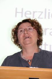 Abitur an der WKS: 13-mal stand eine 1 vor dem Komma Traumnote 1,2 für  Svenja Berger und Luisa Marie Failing „Heute spreche ich zu Ihnen, um  besonders die Leistungen zu würdigen, zu