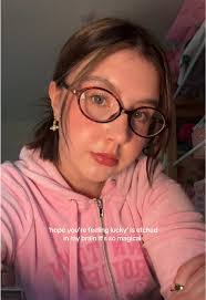 Lilly Adams's Instagram, Twitter & Facebook