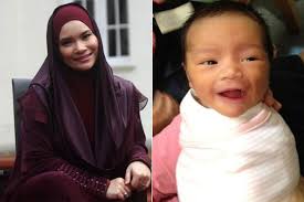 Models (left to right) : Tahniah Nora Selamat Bersalin Dianugerahkan Anak Perempuan Comel