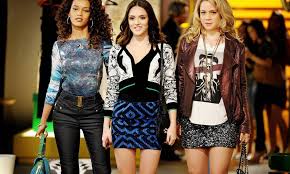Sparkling girls) is a brazilian musical telenovela produced and broadcast by rede globo.it premiered on 16 april 2012 and run for 143 episodes, with the finale airing on 28 september 2012, replacing aquele beijo and preceding guerra dos sexos. Empreguetes Ganham Casas De Madame Em Cheias De Charme Jornal O Globo