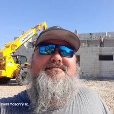 Who can help fix an automotive electrical issue in a 2000 express van?