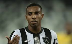 S&atilde;o Paulo Avan&ccedil;a em Negocia&ccedil;&otilde;es para Contrata&ccedil;&atilde;o de Victor S&aacute;
