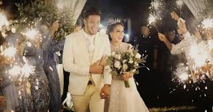 Pebulutangkis ganda putri kebanggaan indonesia, greysia polii, resmi melepas masa lajangnya pada rabu (23/12/2020). 7 Fakta Menarik Resepsi Pernikahan Romantis Ammar Zoni Irish Bella Popmama Com