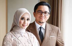 Pasangan ini melangsungkan ijab kabul di masjid at taqwa, taman tun dr ismail, kuala lumpur, sekitar pukul 10.02 pagi waktu setempat. Kami Dah Berpisah Secara Baik Laudya Cynthia Bella Dan Engku Imran Sah Bercerai