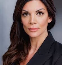 Jessica Moretti, la proprietaria del bar a Crans-Montana "Le Constellation" insieme al marito Jacques. È ferita ma "sconvolta"