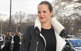 Il y a quelques jours, laure manaudou a accouché de son troisième enfant. Laure Manaudou Cache Sa Fatigue Avec Un Filtre Instagram Le Post Partum D Un Troisieme C Est Encore Plus Difficile Madame Figaro