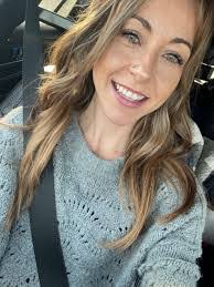 Amanda Mcneill's Instagram, Twitter & Facebook