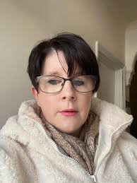 can somebody pleaseeeee change my hair color? My natural hair colour is  Golden blonde but a tad darker than a strawberry blondeand i would like to  see what hair color would suit