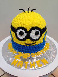 Fill in with colored frosting. Pin De Claire Castro En Minions Decoracion De Pasteles Torta Minion Tortas