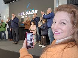uruguay #eleccionesinternas2024 GRAN CIERRE DE CAMPAÑA DE Alvaro Delgado EN  ROCHA Luego de la caravana y un excelente discurso de nuestro candidato,  cerrando la campaña en Rocha. Vamos por el segundo piso